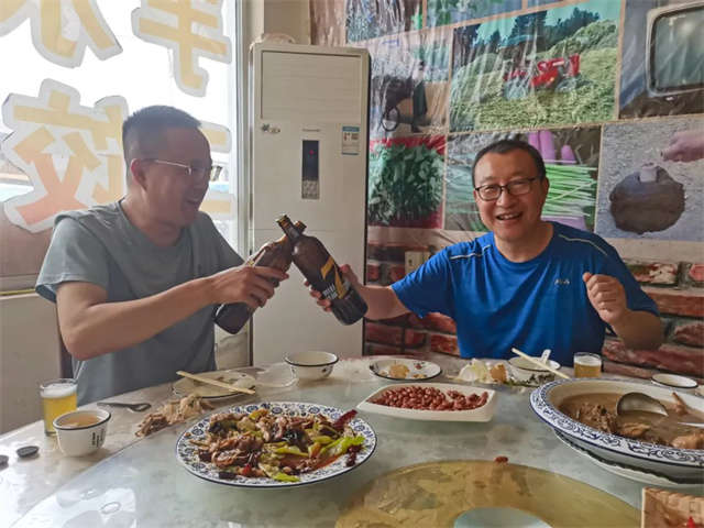 jxf吉祥坊摄影大赛作品《为精微友谊干杯》